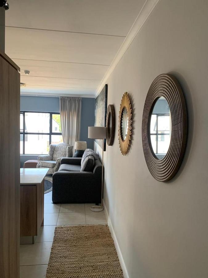 Luxury Apartment *